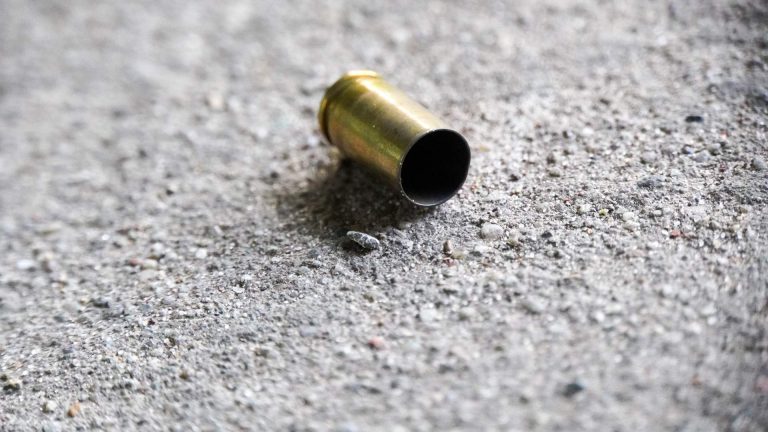 Napoli, spari nella notte a Forcella: colpi d’arma da fuoco in un palazzo di vico Limoncello