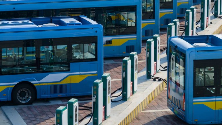 ANM potenzia i trasporti a Napoli per il ponte dell’Immacolata: le novità