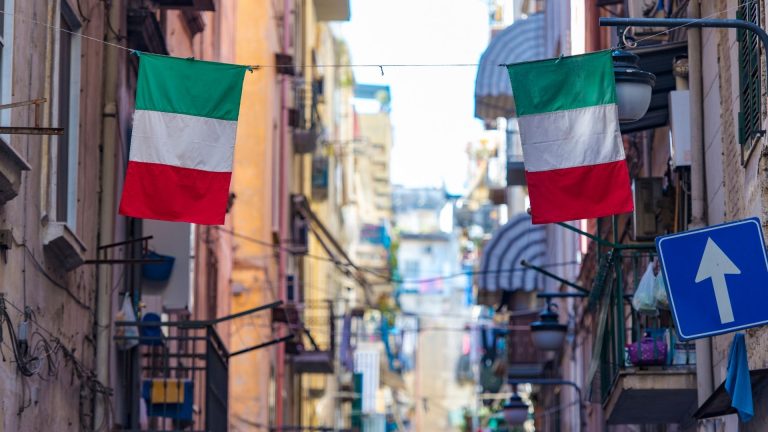 Nuovo caos a Largo Maradona: mossa forte dei commercianti contro il Comune alla vigilia dell’Immacolata