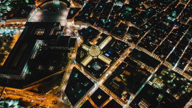 Napoli, cinque nuove “zone rosse”: scatta la vigilanza rafforzata del Prefetto