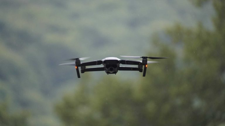 Napoli, drone con sostanze stupefacenti e cellulari intercettato a Poggioreale: allarme sicurezza in carcere