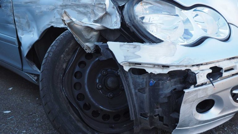 Napoli, tragico schianto in via Argine: 55enne perde la vita nella notte