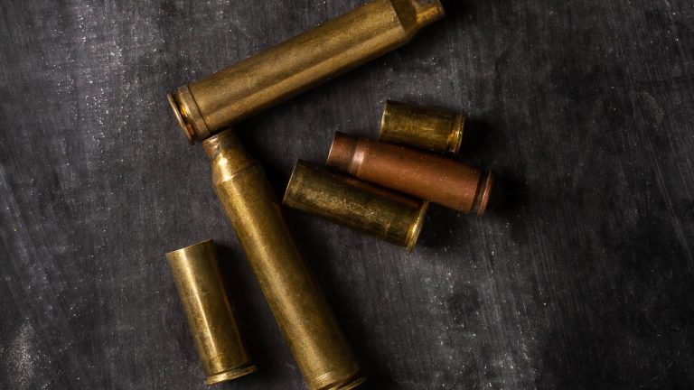 Spari nella movida di Napoli: padre e fratello di un allenatore di Serie A feriti ai Quartieri Spagnoli