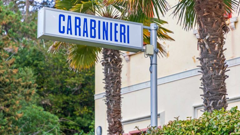 Controlli tra Sant’Antonio Abate e Gragnano: 18enne fermato senza patente e con pistola modificata