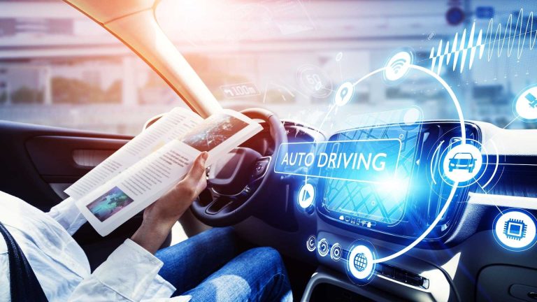 Auto a guida autonoma: i conducenti sono davvero pronti a cedere il controllo?